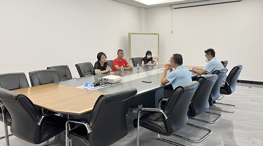 排憂難 提信心！鶴城鎮(zhèn)書記蒞臨金環(huán)電器開展暖企活動