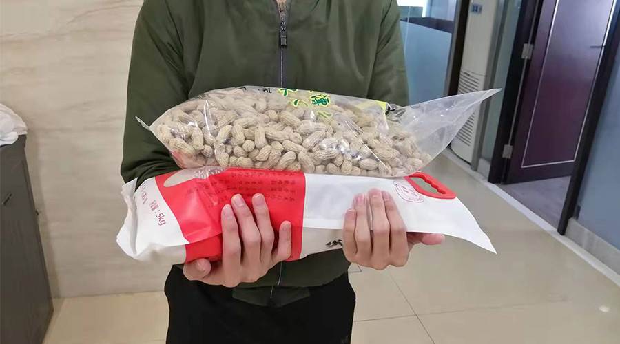 新春關(guān)懷 禮滿情暖！金環(huán)電器給員工發(fā)年貨